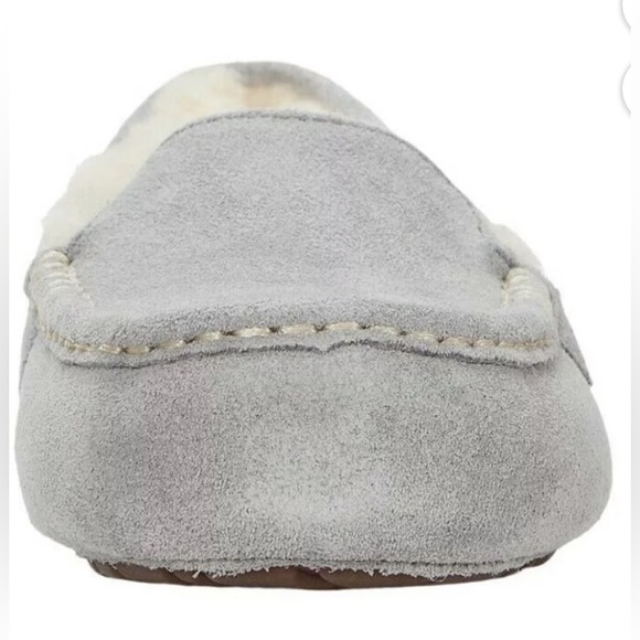 New UGGS Ansley Light Grey Slipper/Moccasins - Picture 2 of 14